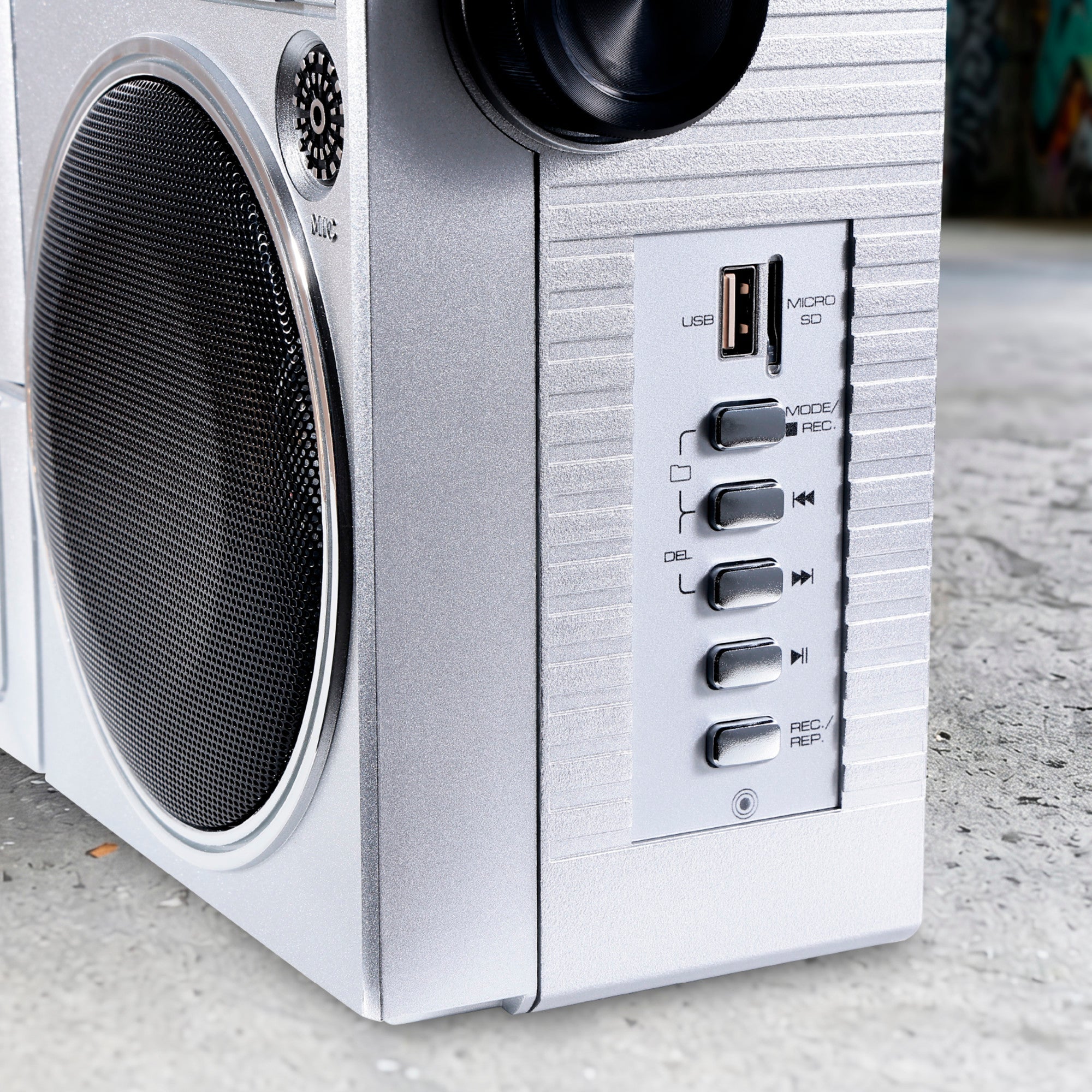 RETRO BOOMBOX WIRELESS SPEAKER