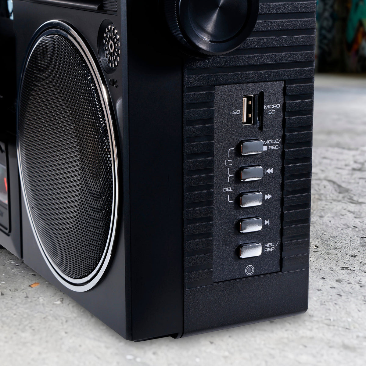 RETRO BOOMBOX WIRELESS SPEAKER