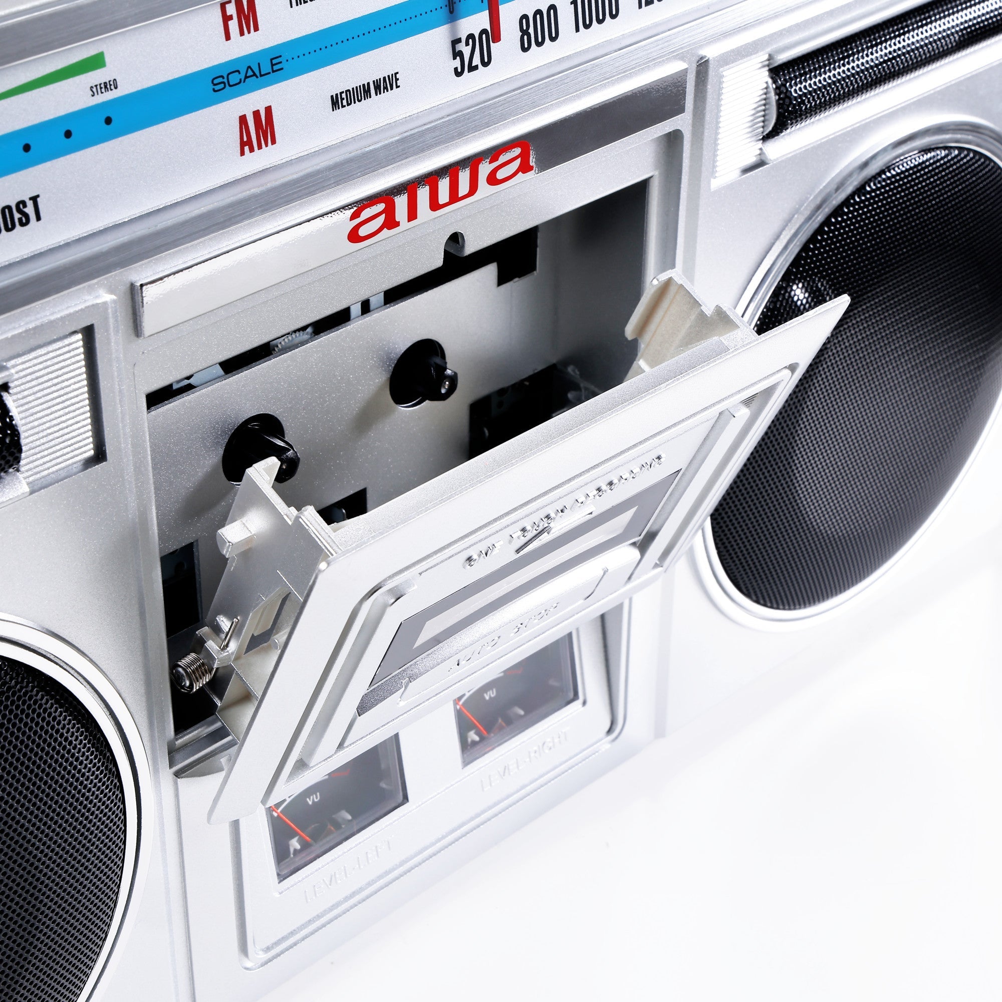 RETRO BOOMBOX WIRELESS SPEAKER